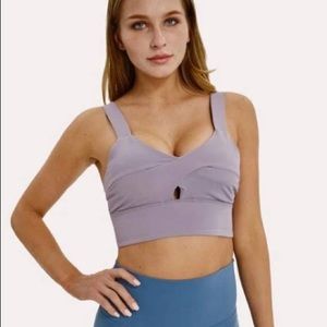 MUSESONLY keyhole twist crop top activewear tank